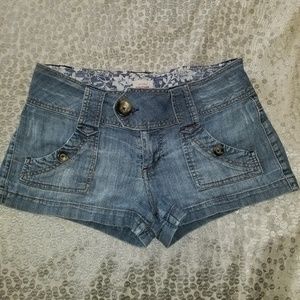 Shorts - MOSSIMO DISTRESSED DENIM BLUE JEANS SHORTS JR SZ 7 Shorts - MOSSIMO DISTRESSED DENIM BLUE JEANS SHORTS JR SZ 7